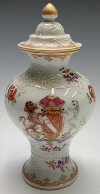 Lot 930 - A late 19th century Samson porcelain lidded...