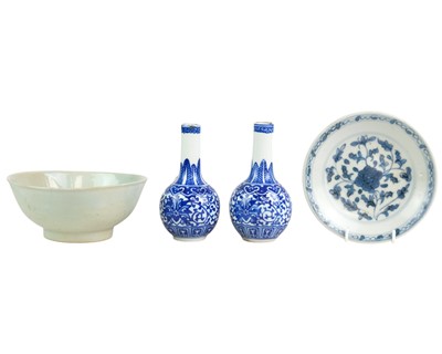 Lot 394 - A Chinese celadon green footed bowl from the Tek Sing shipwreck, 1822.