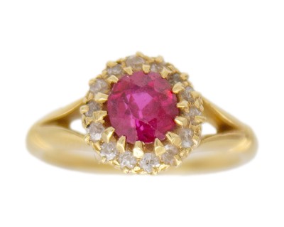 Lot 205 - A good early 20th-century 1.00ct ruby and diamond cluster ring, set in 18k gold.