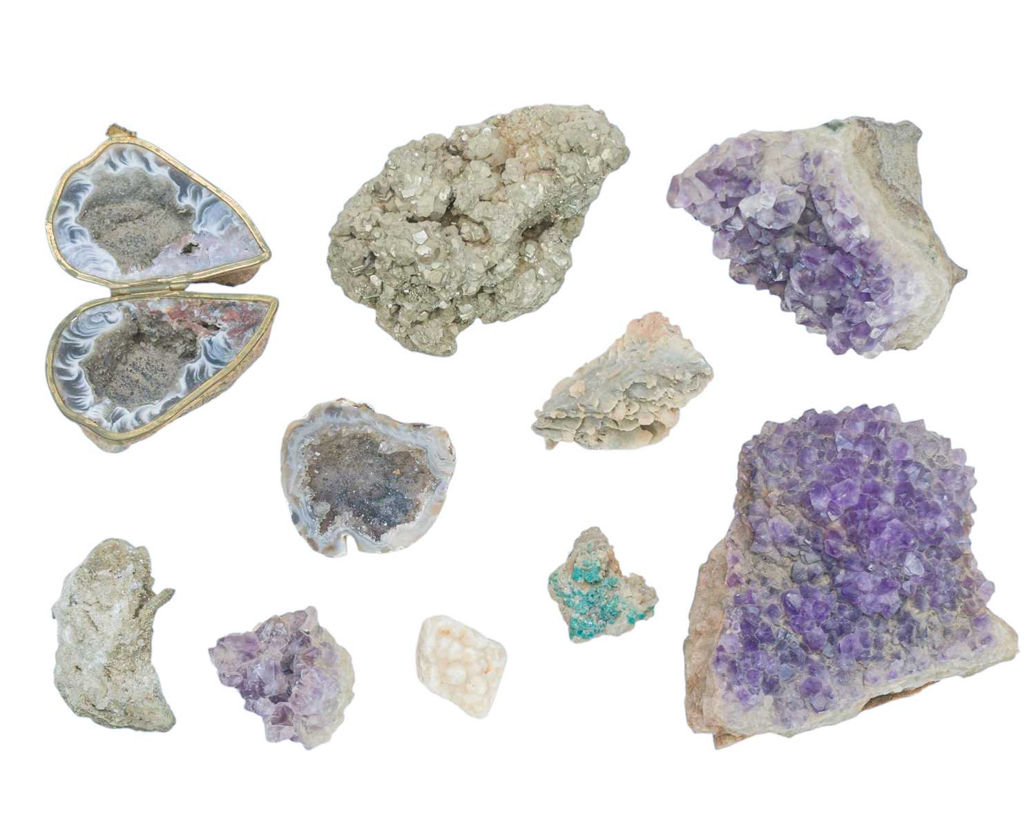 Lot 19 - A quartz crystal geode box.