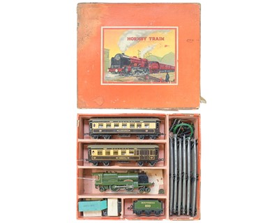 Lot 253 - Hornby O Gauge E320 "Golden Arrow" Pullman Set.