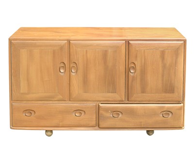 Lot 724 - An Ercol Windsor model 468 sideboard.