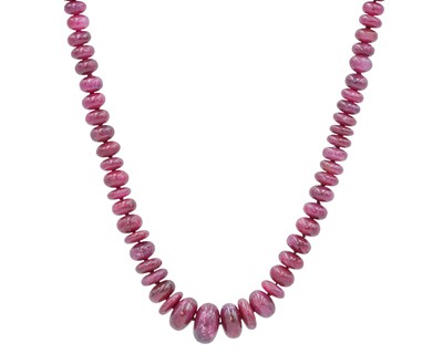 Lot 292 - A ruby graduated bead necklace, strung to a pair of 18k lobster claw clasps.