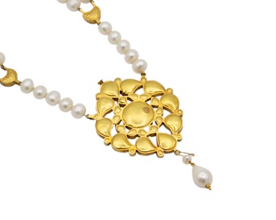 Lot 286 - A traditional Indian high-purity gold, diamond and ruby kundan-set pendant, on a pearl necklace.