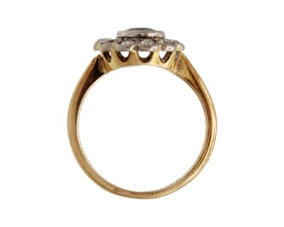 Lot 221 - An attractive early 20th-century 18k diamond and sapphire cluster ring.