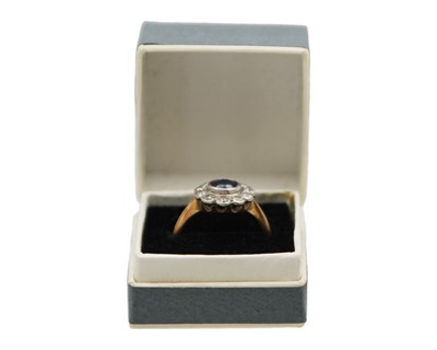 Lot 221 - An attractive early 20th-century 18k diamond and sapphire cluster ring.