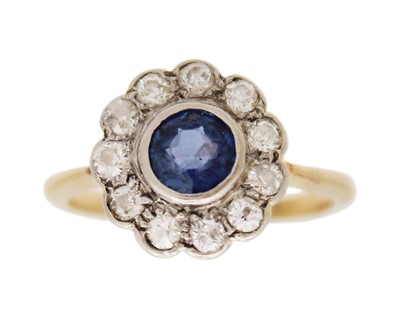Lot 221 - An attractive early 20th-century 18k diamond and sapphire cluster ring.