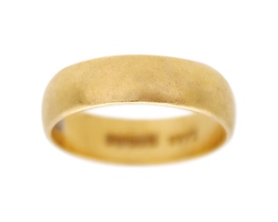 Lot 235 - A 22k hallmarked gold band ring.