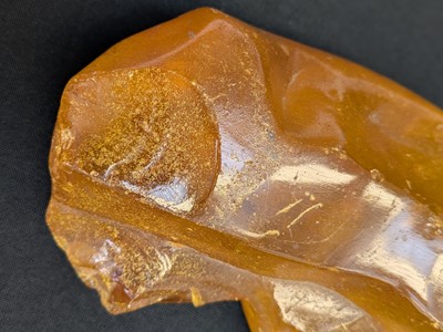 Lot 28 - An unworked amber boulder.