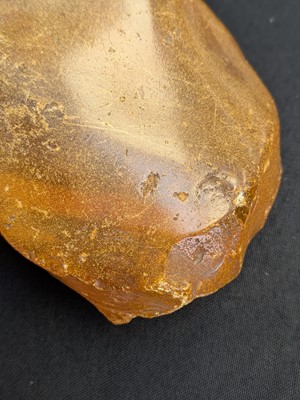 Lot 28 - An unworked amber boulder.