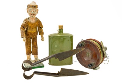 Lot 61 - A mixed lot.