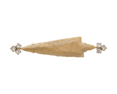 Lot 262 - GARRARD - A limited edition 'Millennia' neolithic stone arrowhead, mounted in 18k and diamond set.
