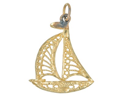 Lot 276 - A 14k sailing ship pendant.