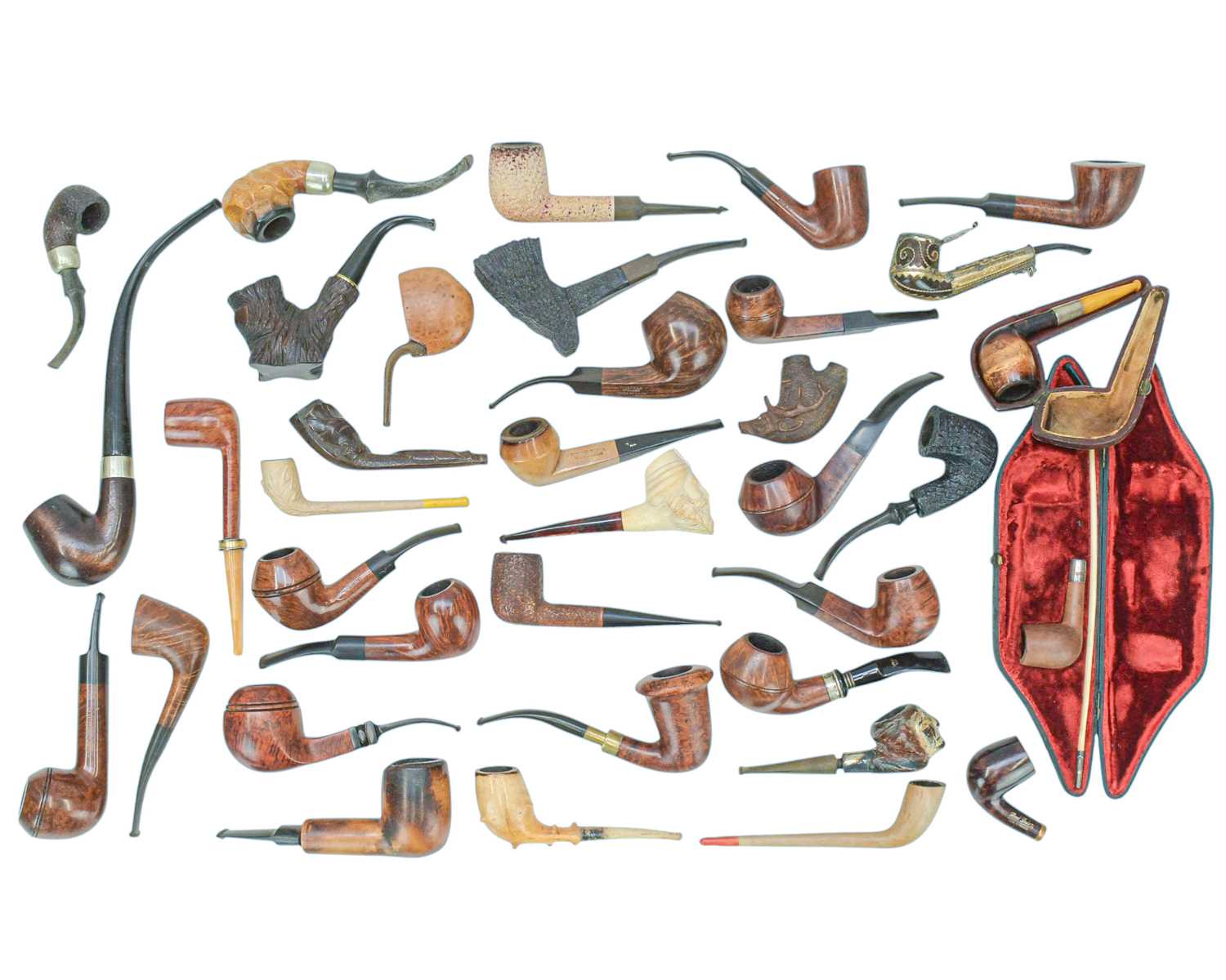 Lot 71 - A good collection of pipes.