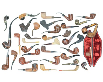 Lot 71 - A good collection of pipes.
