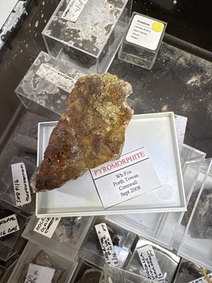 Lot 31 - A large quantity of mixed UK and world rock and mineral samples.