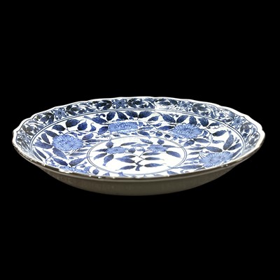 Lot 34 - A Japanese Kangxi-style blue and white painted...