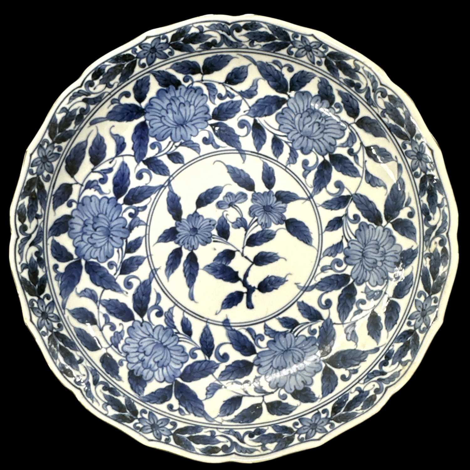 Lot 34 - A Japanese Kangxi-style blue and white painted...