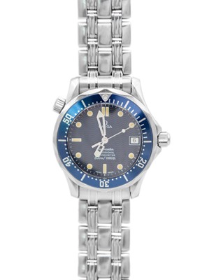 Lot 654 - OMEGA - A Seamaster Professional Diver Chronometer gentleman's automatic bracelet wristwatch.