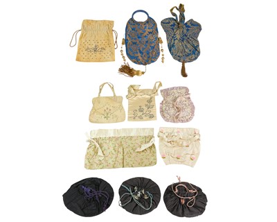 Lot 336 - A collection of handbags.