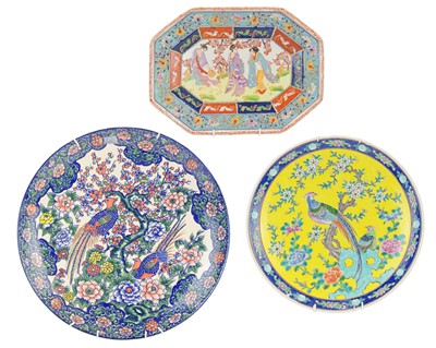 Lot 382 - A Japanese porcelain charger.