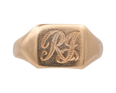 Lot 46 - An 18k hallmarked gold gentleman's signet ring.