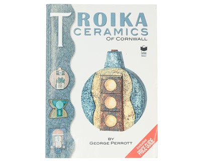 Lot 698 - Troika Ceramics of Cornwall