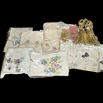 Lot 54 - A nice selection of vintage fabric and a pair...