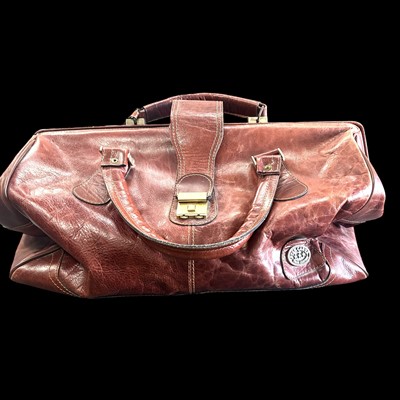 Lot 51 - A tan leather Gladstone-style holdall, 50cm...