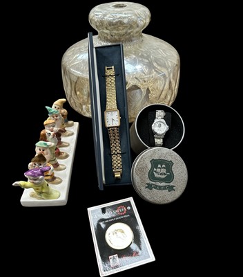 Lot 143 - A mixed lot including a 1980s glass lampshade,...