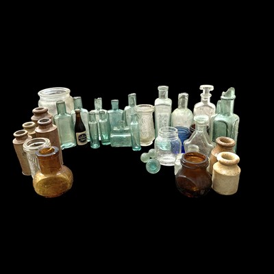 Lot 163 - A selection of small glass and stoneware...