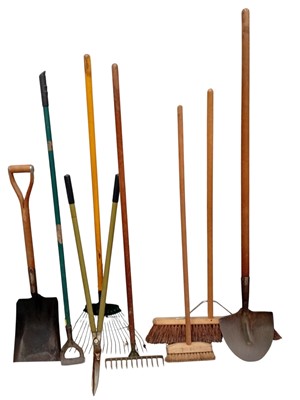 Lot 179 - A collection of garden tools, including a yard...