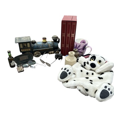 Lot 65 - A mixed lot including a vintage tin-plate...