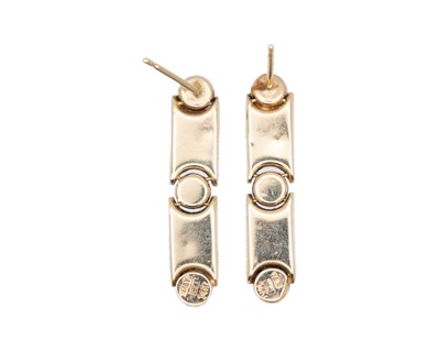 Lot 25 - A pair of Italian 14k articulated earrings with screw head design, in the manner of Cartier.