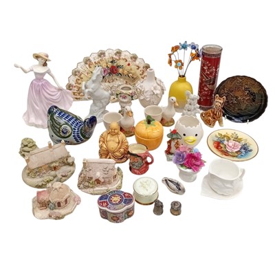 Lot 101 - Vintage and antique ceramic items, including a...
