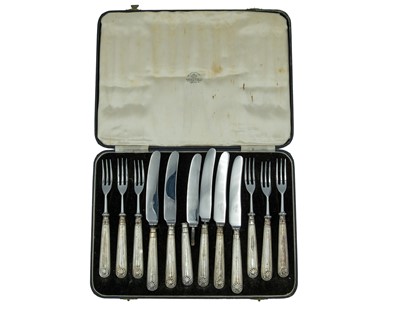 Lot 123 - A set of silver-handled dessert cutlery by Travis, Wilson & Co Ltd.