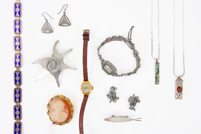 Lot 468 - A selection of silver jewellery.