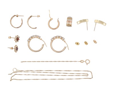 Lot 483 - A selection of 9k scrap gold.