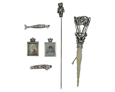 Lot 275 - A selection of silver objects.