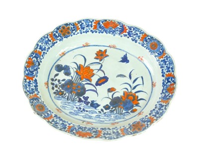 Lot 325 - A Chinese export shallow oval dish.