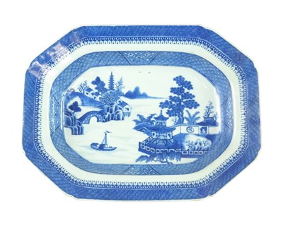 Lot 369 - A Chinese export blue and white porcelain shallow dish.
