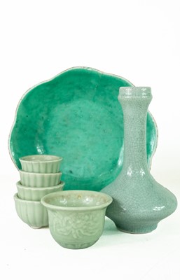 Lot 336 - A collection of Chinese and Japanese porcelain.