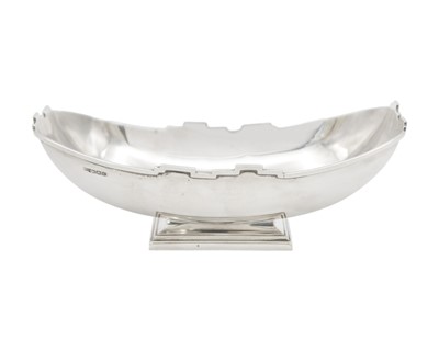 Lot 268 - An Art Deco-style silver bonbon dish by Walker & Hall.