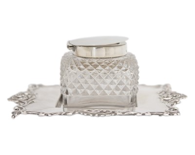 Lot 124 - A George III silver-mounted glass inkwell by Joseph Angell I.