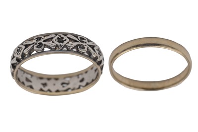 Lot 493 - A 9k gold ring.