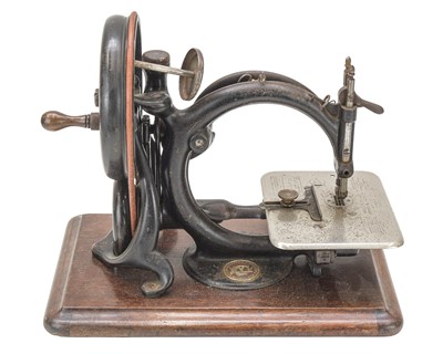 Lot 121 - An American hand crank sewing machine.