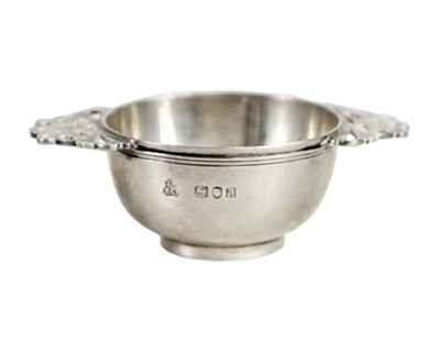 Lot 409 - A miniature hallmarked silver quaich.