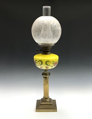 Lot 268 - A late 19th/early 20th century oil lamp, with...