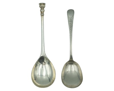 Lot 139 - A silver William IV old-English patterned condiment spoon.