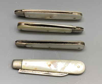 Lot 2368 - Four small fruit knives, each with plain...